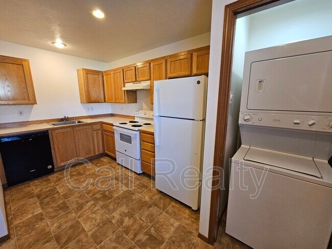 Building Photo - 13224 E 31st Ct