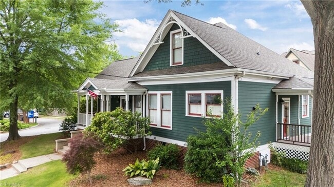 Building Photo - Stunning 4 Bedroom in Downtown Greensboro ...