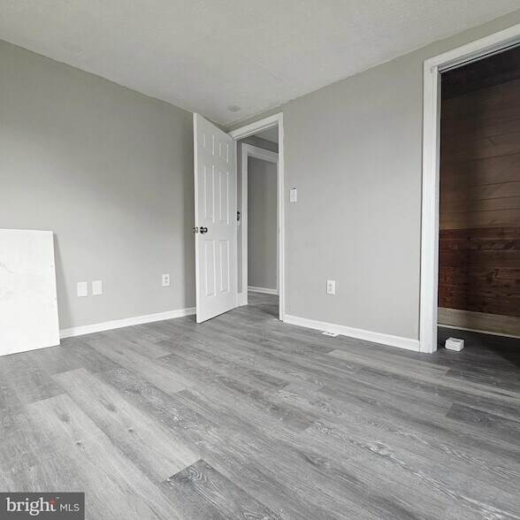 Foto del edificio - 5 E McNeal St