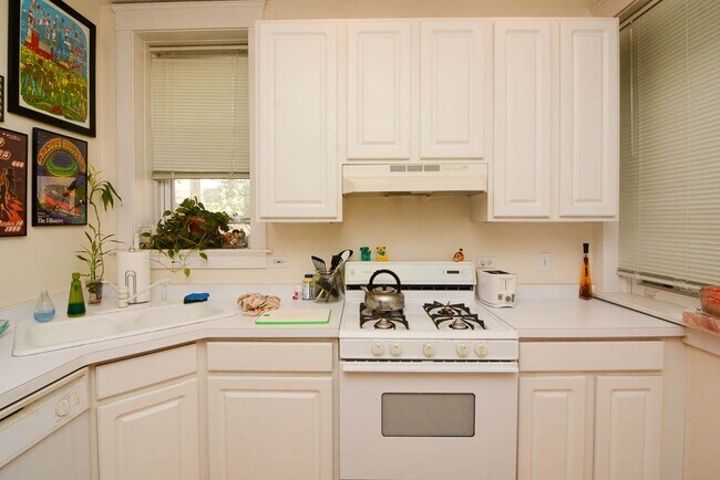 Foto del edificio - 1244 W Rosedale Ave