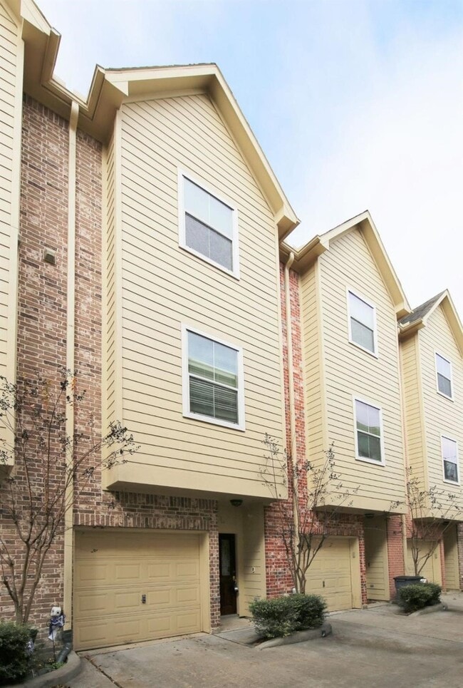 Building Photo - 2902 Chenevert St