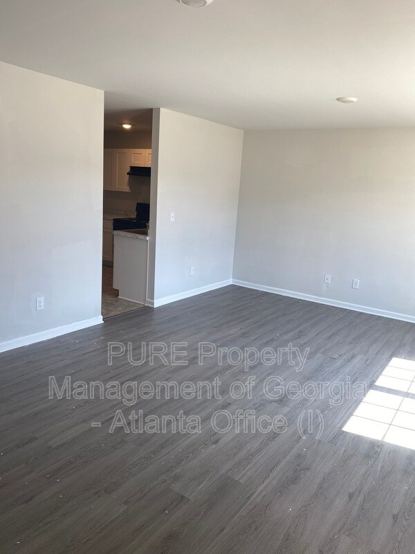 Building Photo - 519 Elles Wy