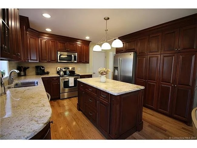 Building Photo - 4 Bed - 2.5 Bath: Single Family Home in Oa...