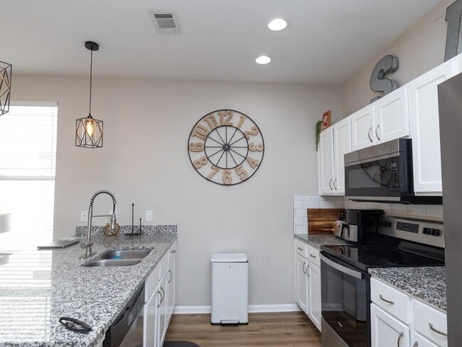 Building Photo - 516 Olive Branch Way