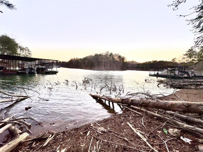 Building Photo - 2020 Driftwood Cir
