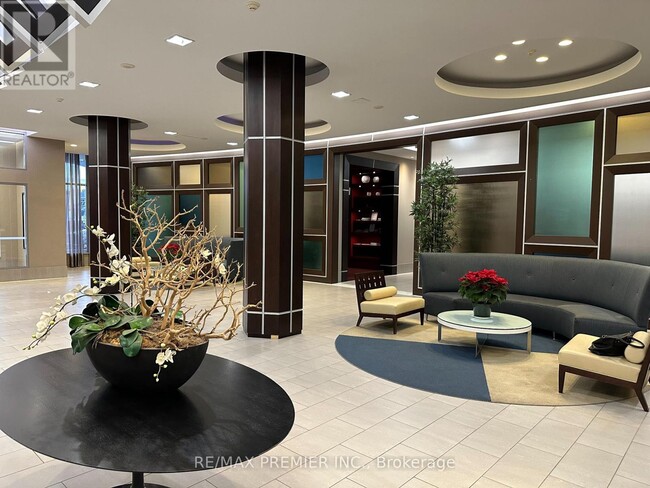 Building Photo - 5793 Yonge St