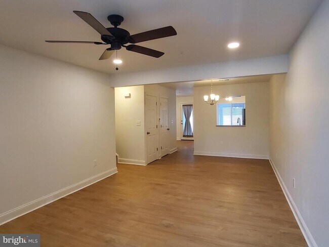 Building Photo - 1301 Lisa Dr