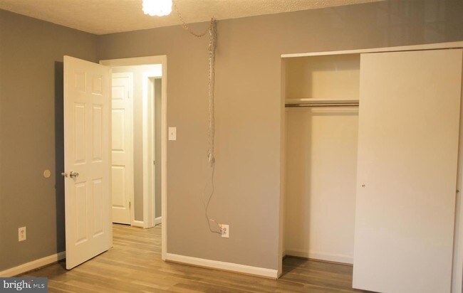 Foto del edificio - 14377 St Germain Dr