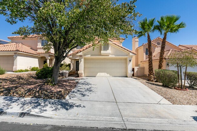 Foto del edificio - SUMMERLIN, SPACIOUS, 4 BED HOME WHITH A LARGE BACKYARD