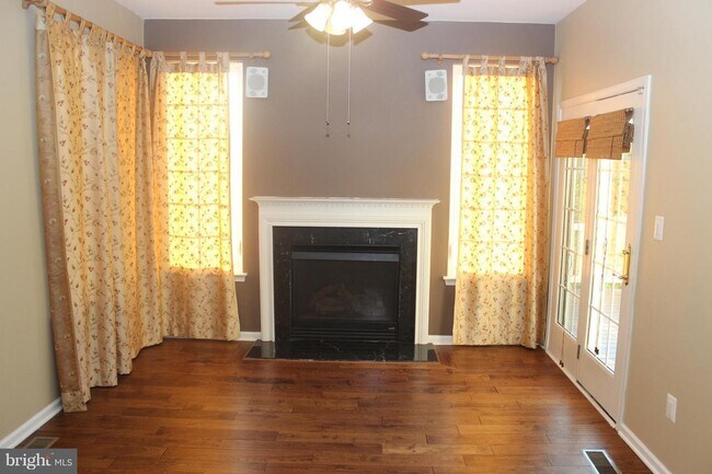 Building Photo - 22623 Upperville Heights Square
