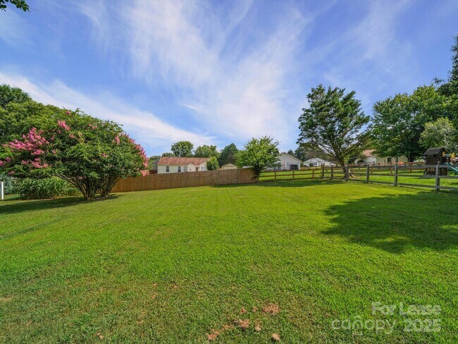 Foto del edificio - 905 Milkfarm Ct