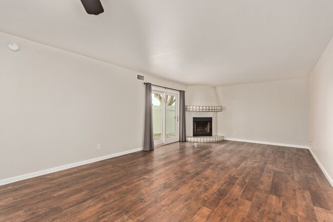 Building Photo - Updated 2 Bedroom, 2 Bathroom with Garage ...