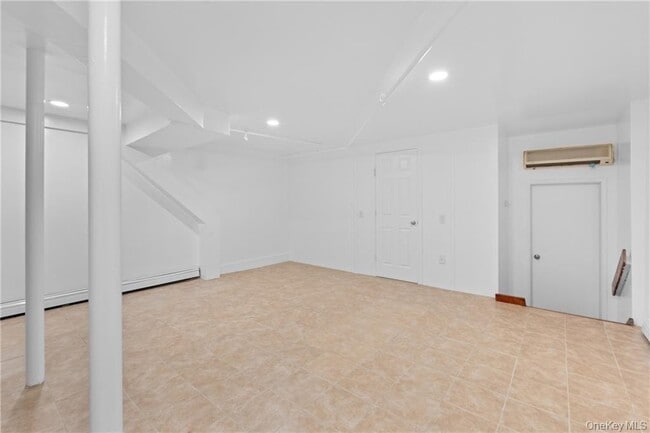 Foto del edificio - 325 McLean Ave