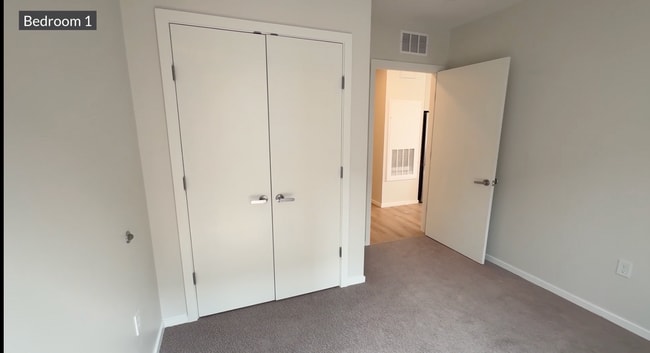 Building Photo - 5 Russell Park