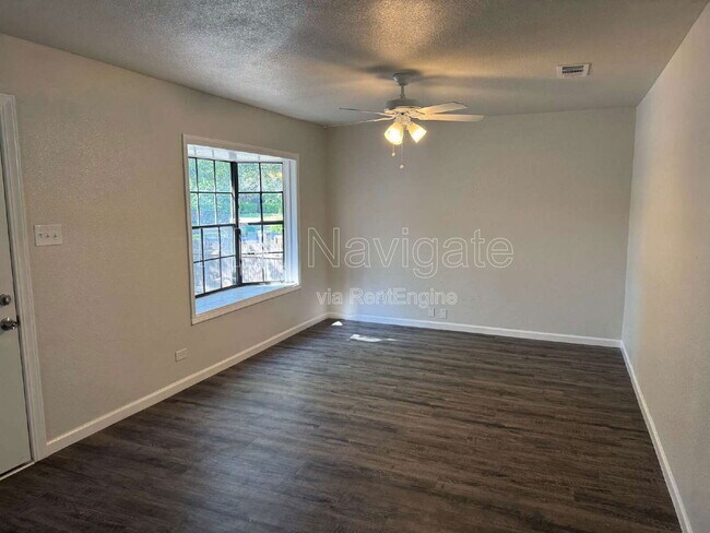 Foto del edificio - 1719 Schley Ave