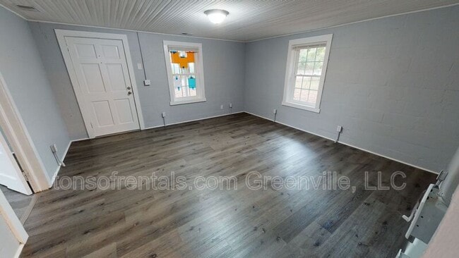Foto del edificio - 149 Finch Rd