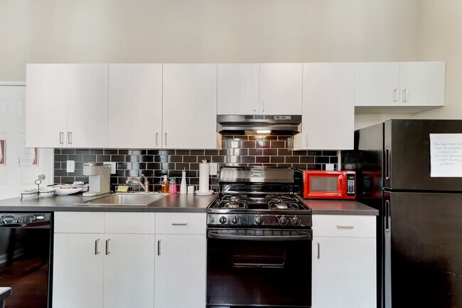 Apartment 1 Kitchen - 613 S 16th St