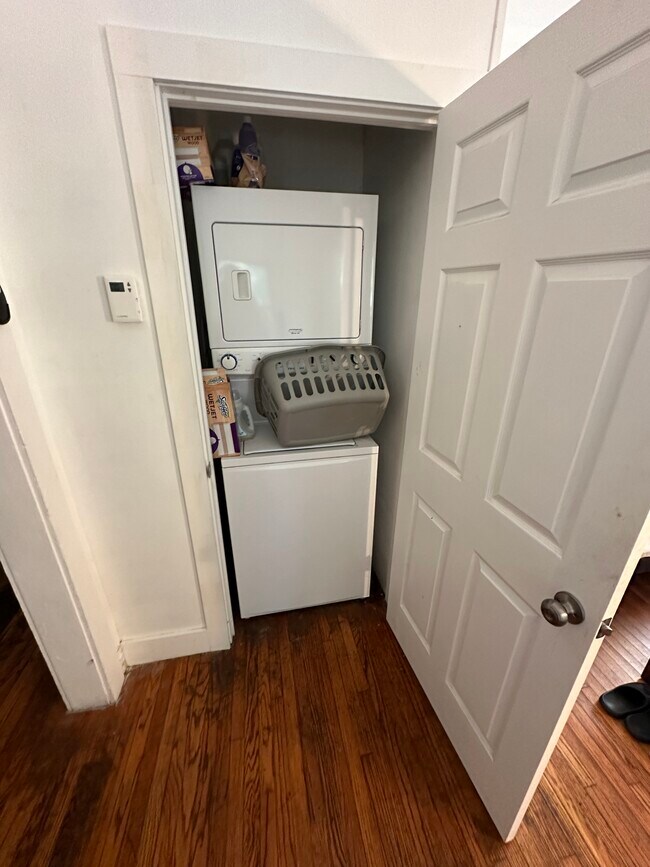 Foto del edificio - 130 University Ave