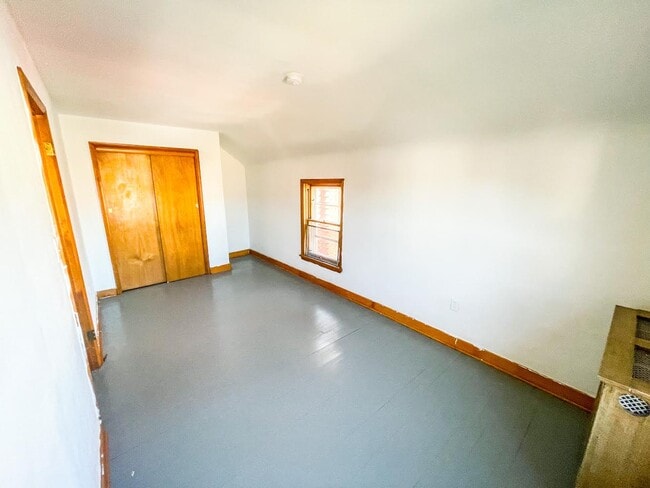 Building Photo - 551 Linden Ave
