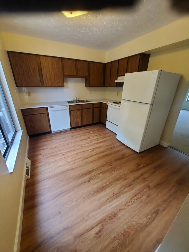 Kitchen - 2307 Echo Valley Dr