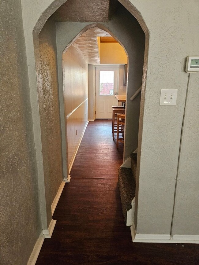 Building Photo - Central Location, Private Deck, In Unit W/...