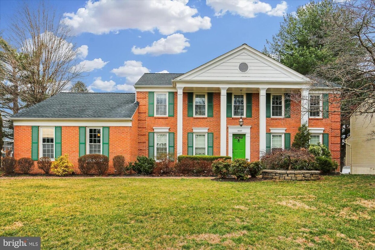 Foto principal - GORGEOUS SINGLE FAMILY ON JONES LANE