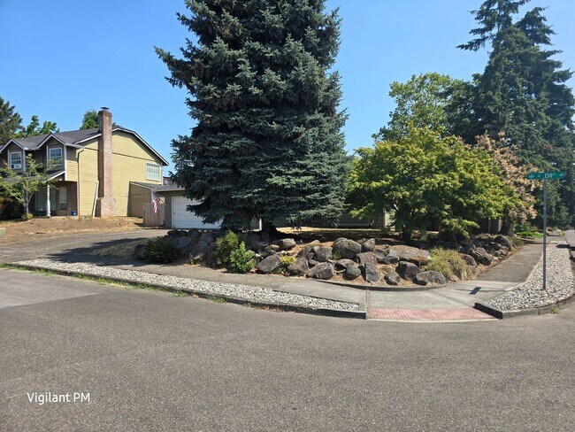 Building Photo - 2601 SE 150th Ave