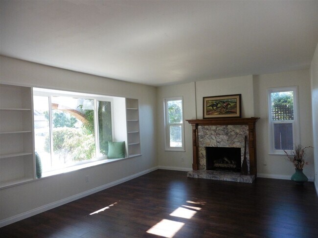 Building Photo - 1500 Knob Hill Rd