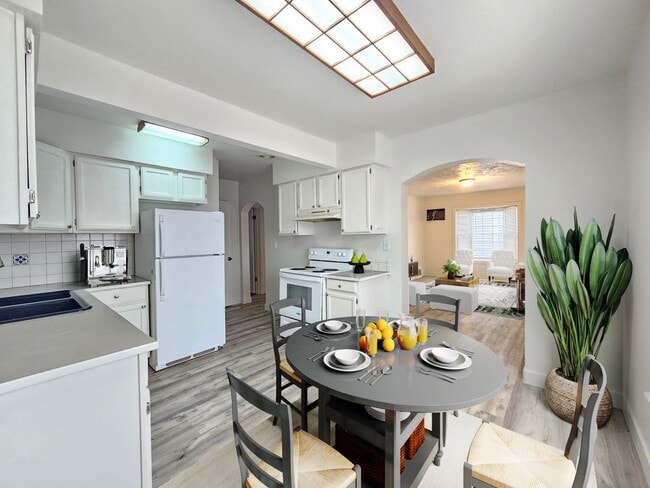 Building Photo - $2,195 - 4 Bed / 2 Bath House in North Spo...