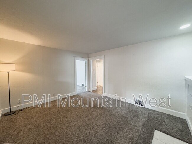 Building Photo - 1134 S McClelland St