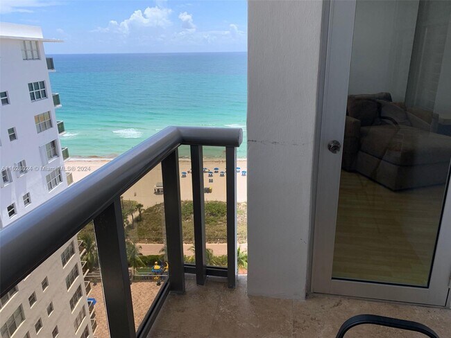 Foto del edificio - 6039 Collins Ave