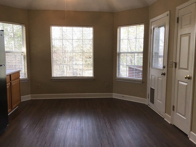 Foto del edificio - 1508 Cardinal Ln