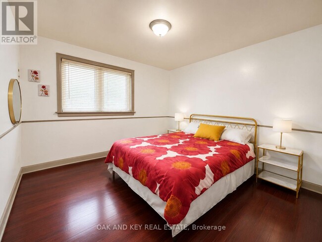 Building Photo - 307 Springbank Ave N