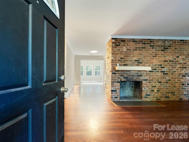 Building Photo - 709 Cooper Dr