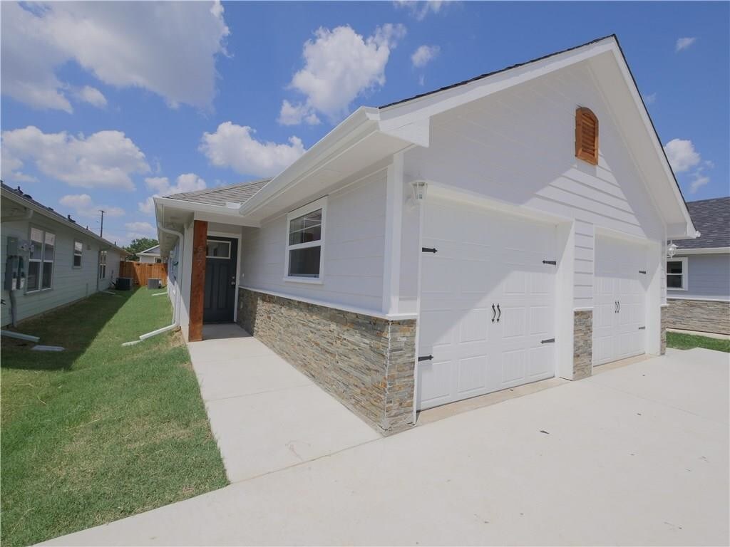 607 E Carter St, Sherman, TX 75090 Townhome Rentals in Sherman TX