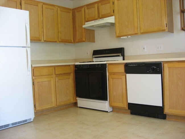 Building Photo - 3 Bed 2 Bathroom Home in Cedar City