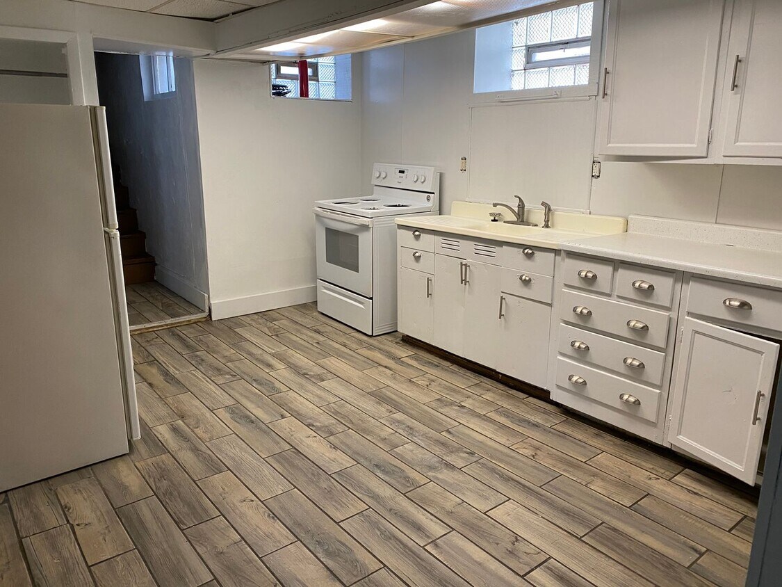 520 Pearl St Unit B, Kalamazoo, MI 49007 Room for Rent in Kalamazoo