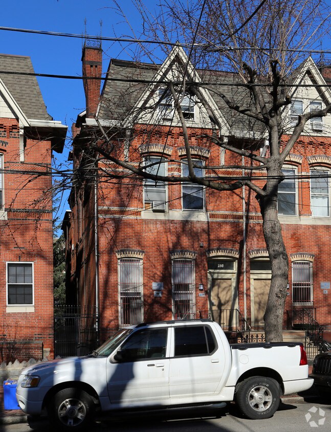 Primary Photo - 210 S 42nd St
