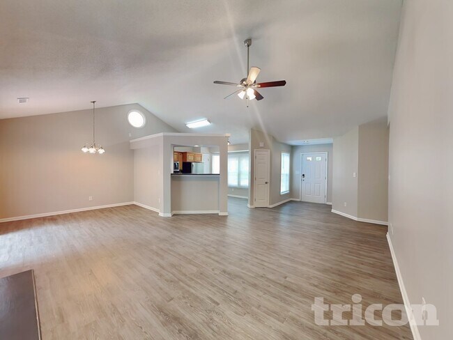 Building Photo - 3617 Rosedown Dr