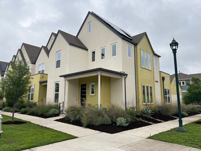 Building Photo - 3 bed with New Office Space Located in the...