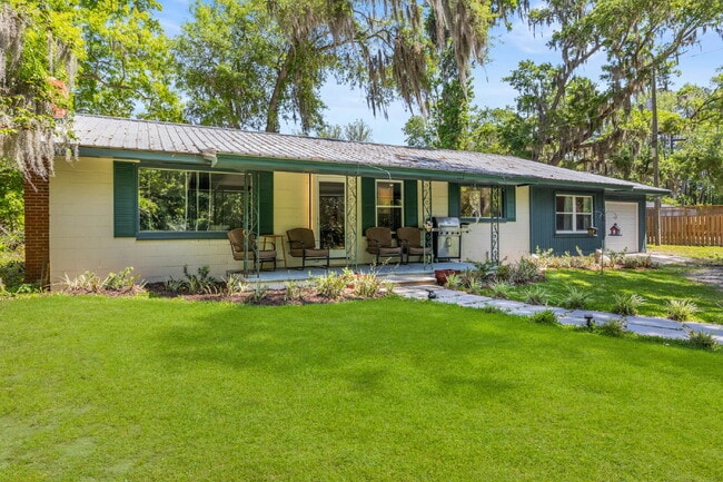 Building Photo - "Charming 3-Bedroom, 2.5-Bath Home Now Available for Rent!"