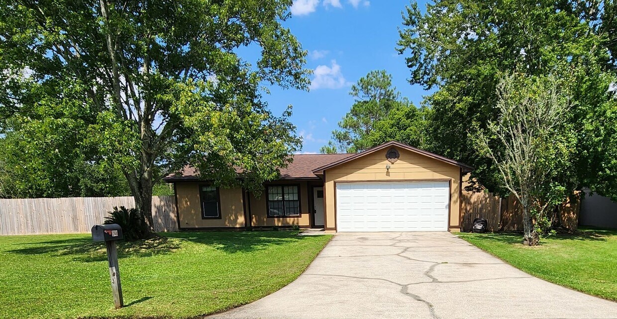 Primary Photo - Gorgeous 3 bedroom 2 bath available!