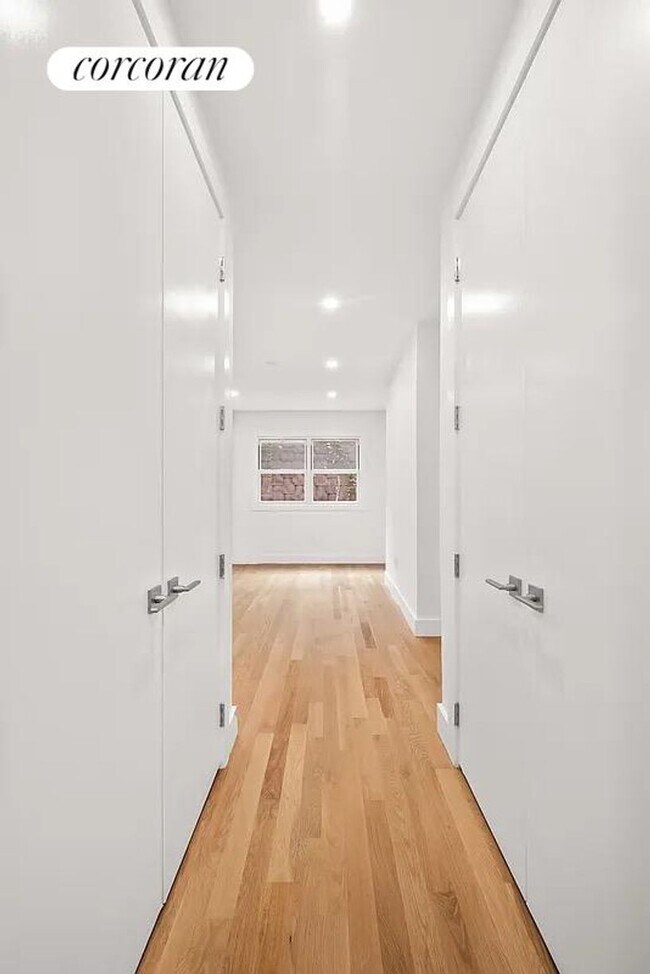 Building Photo - 200 Calyer St