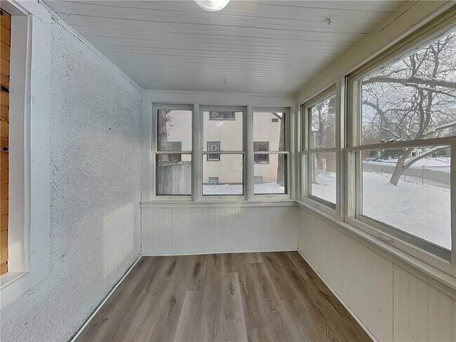 Foto del edificio - 3610 Oakdale Ave N