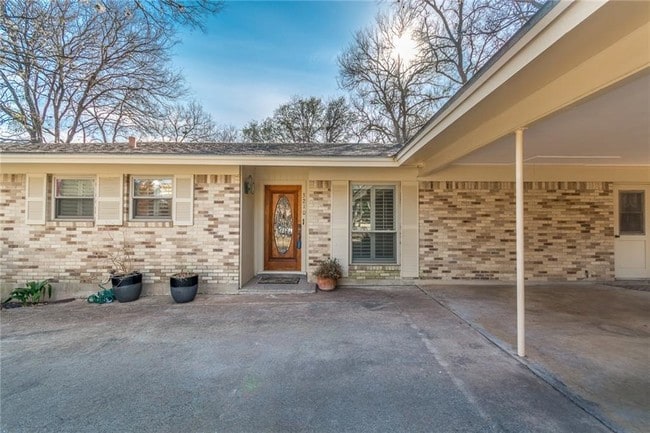 Building Photo - 3210 Gentry Dr