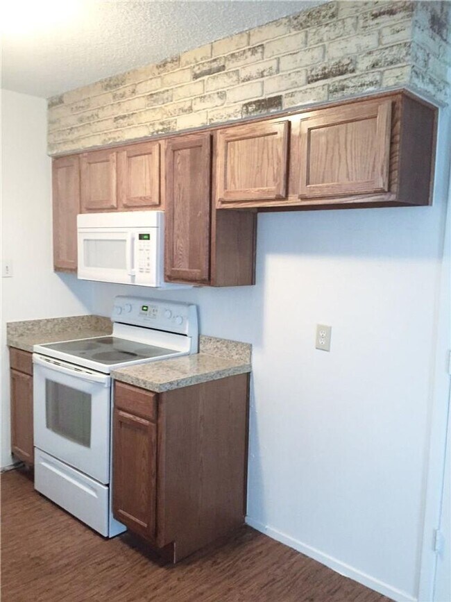 Building Photo - 6840 Margaret Dr