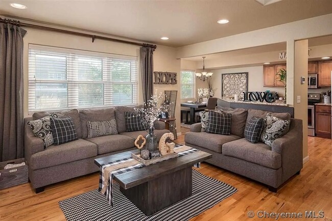Building Photo - Luxurious 4 Bedroom, 4 Bathroom Townhouse ...