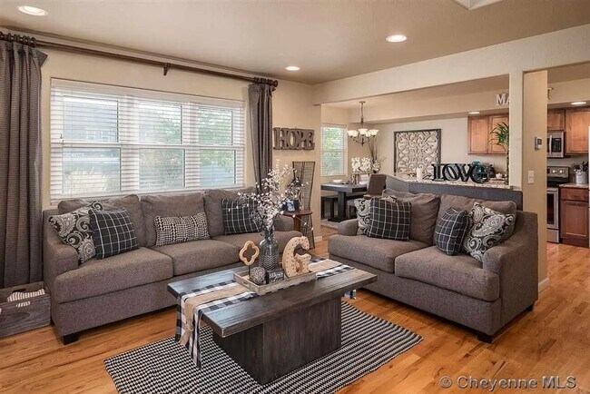 Foto del edificio - Luxurious 4 Bedroom, 4 Bathroom Townhouse ...