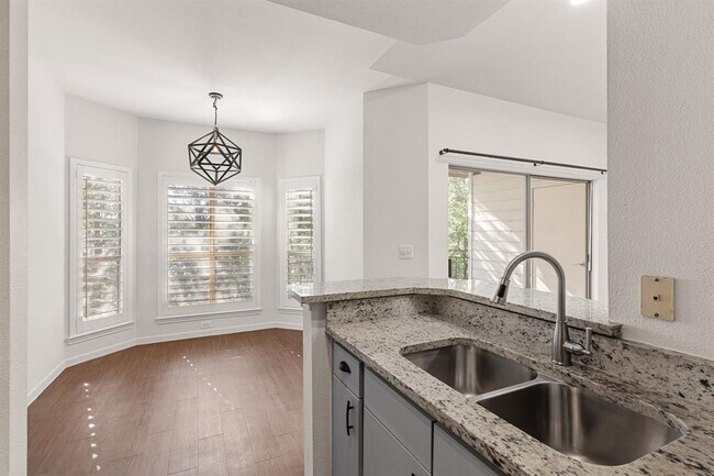 Foto del edificio - 6000 Shepherd Mountain Cove