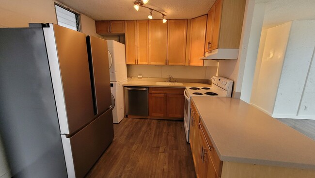 Building Photo - Spacious 2-Bedroom, 1-Bath in Cathedral Point